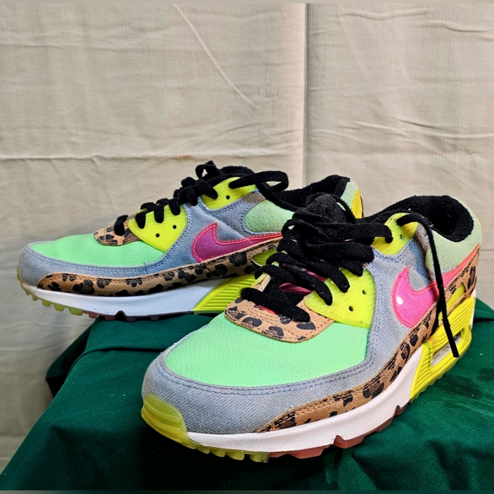 Size 11.5 - Nike Air Max 90 LX Illusion Green 2020